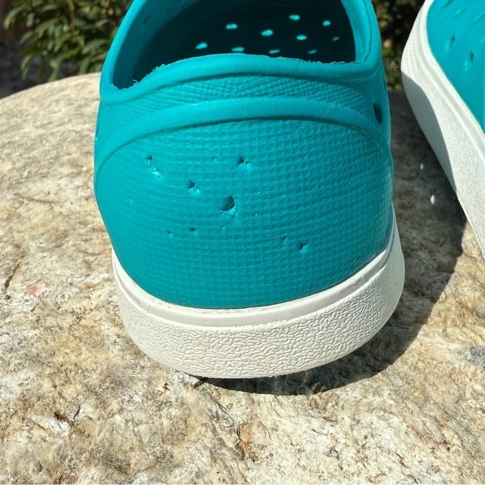 Old Navy Unisex Blue Slip-On Rubber Water Shoes Size 9 Casual Summer Vacation